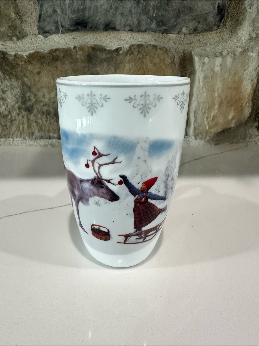 Juledrommen Porcelain Holiday Mug Winter Scene Br: Flaaromning Reindeer Norway